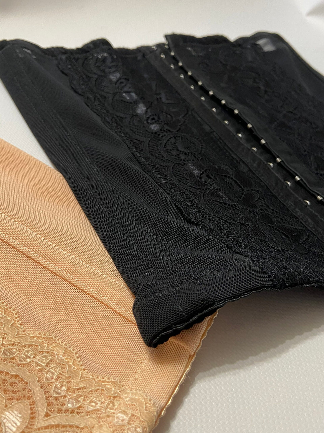 Spitzen-Korsettgürtel mit Luftzirkulation – figurformend & atmungsaktiv (5109) Schwarz