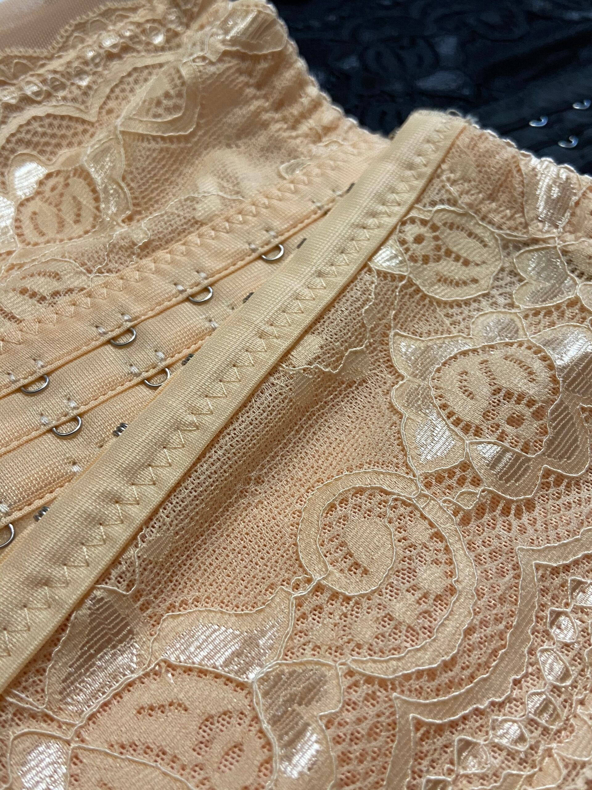 Spitzen-Korsettgürtel mit Luftzirkulation – figurformend & atmungsaktiv (5109) Schwarz