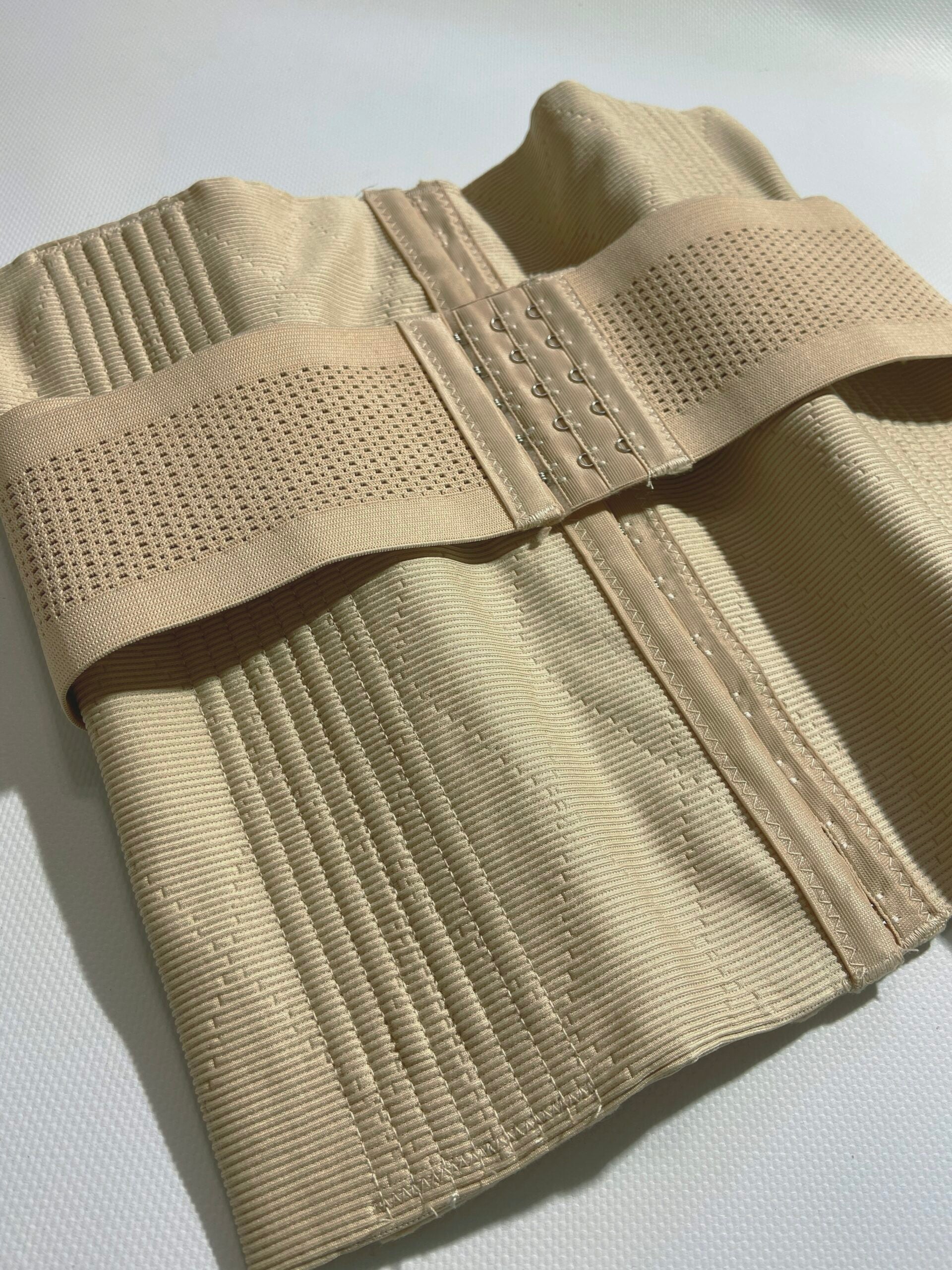 Orthopädisches Korsett mit 16 Stützstreben und zusätzlicher Fixierung (5114) Schwarz